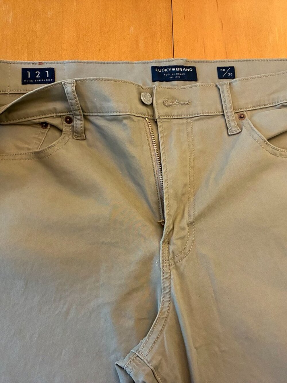 Lucky Brand 121 Slim Straight, Mens Chinos, Tan, 98% Cotton 38x30